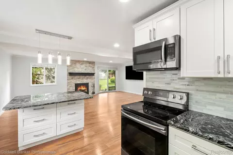 Kitchen - 2838 Roundtree Dr, Troy, MI 48083 photo 8 of 8