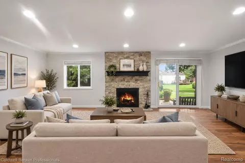 Living - 2838 Roundtree Dr, Troy, MI 48083 photo 3 of 8