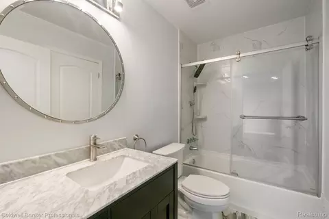 Bath - 2838 Roundtree Dr, Troy, MI 48083 photo 2 of 3