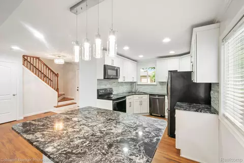 Kitchen - 2838 Roundtree Dr, Troy, MI 48083 photo 3 of 8