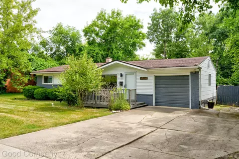 30110 Fairfax St, Southfield, MI 48076