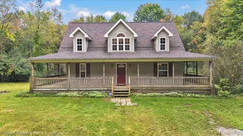 7250 Randall Dr, Deerfield, MI 48430