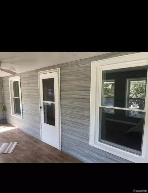 Exterior - 406 S Elm Ave, Jackson, MI 49203 photo 3 of 3