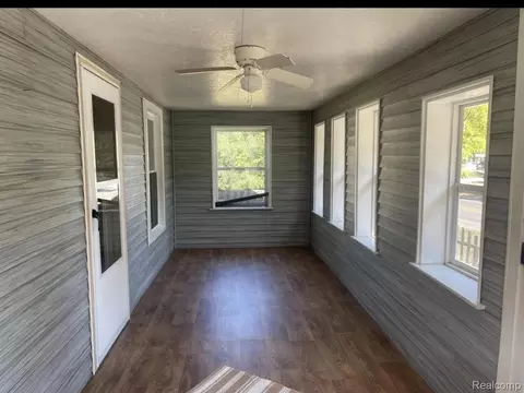 Exterior - 406 S Elm Ave, Jackson, MI 49203 photo 2 of 3