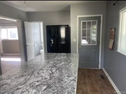 Entry Way - 406 S Elm Ave, Jackson, MI 49203 photo 4 of 4
