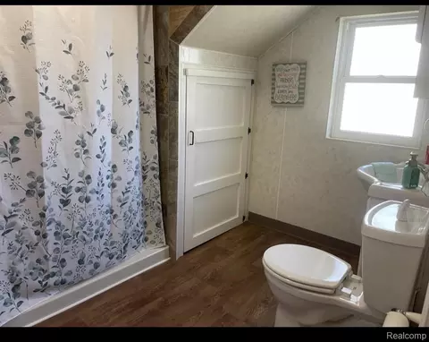 Bath - 406 S Elm Ave, Jackson, MI 49203 photo 1 of 1