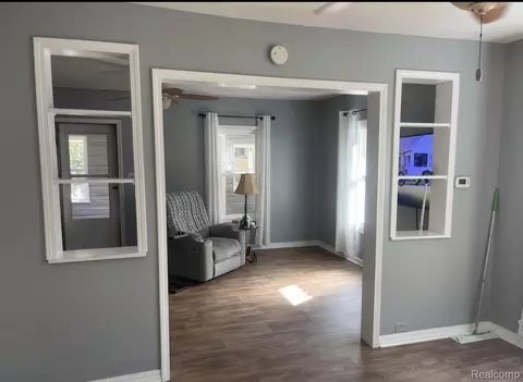 Entry Way - 406 S Elm Ave, Jackson, MI 49203 photo 3 of 4