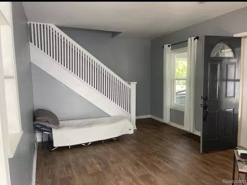 Entry Way - 406 S Elm Ave, Jackson, MI 49203 photo 2 of 4