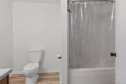 Bath - 7870 Ormond Rd, Springfield, MI 48350 photo 3 of 3