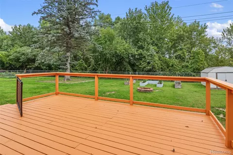 Exterior - 7870 Ormond Rd, Springfield, MI 48350 photo 9 of 10