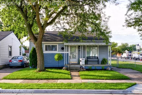 38 E Rowland Ave, Madison Heights, MI 48071