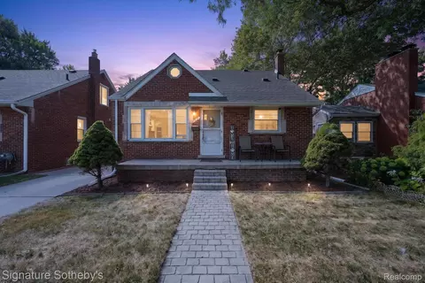 7348 Helen Rd N, Center Line, MI 48015