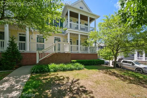292 Beverly Ave, Auburn Hills, MI 48326