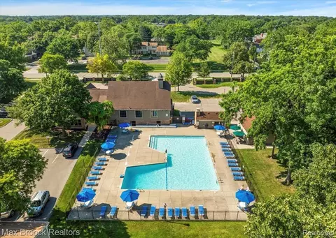 1928 S Wickham W, Royal Oak, MI 48073