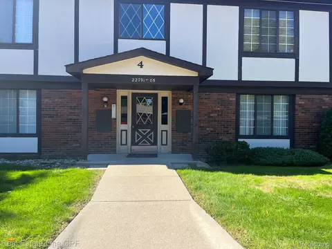 22797 Grove St, Saint Clair Shores, MI 48080