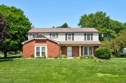 3062 Saint Jude Dr, Waterford, MI 48329