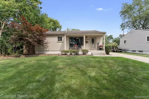 31540 Hennepin St, Garden City, MI 48135