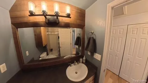 Bath - 740 E Hazelhurst St, Ferndale, MI 48220 photo 1 of 1