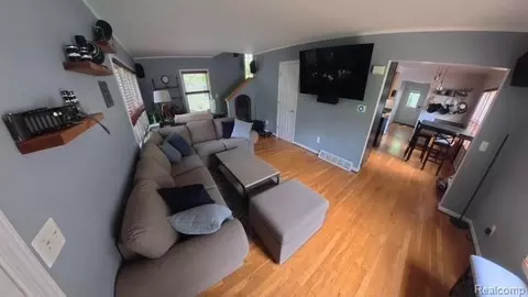 Entry Way - 740 E Hazelhurst St, Ferndale, MI 48220 photo 1 of 5