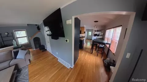 Entry Way - 740 E Hazelhurst St, Ferndale, MI 48220 photo 3 of 5