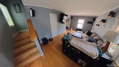 Entry Way - 740 E Hazelhurst St, Ferndale, MI 48220 photo 2 of 5