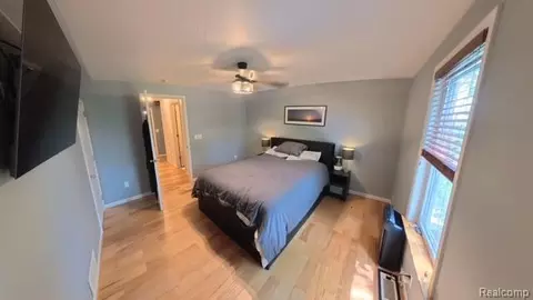 Bedroom - 740 E Hazelhurst St, Ferndale, MI 48220 photo 2 of 2
