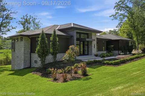 1166 Lake Forest Way, Milford, MI 48380