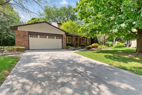 41101 Croydon Ct, Northville, MI 48168