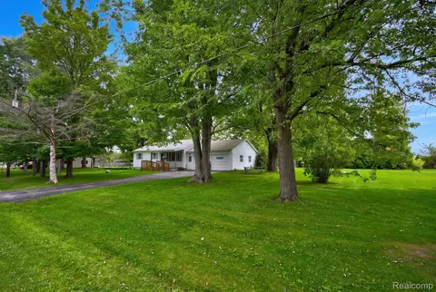 Exterior - 2003 Mackinaw Dr, Davison, MI 48423 photo 3 of 7