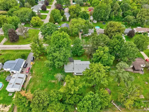 View/Area - 2003 Mackinaw Dr, Davison, MI 48423 photo 4 of 5