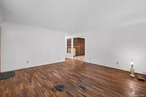 Living - 2003 Mackinaw Dr, Davison, MI 48423 photo 2 of 4