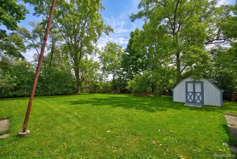 Exterior - 2003 Mackinaw Dr, Davison, MI 48423 photo 5 of 7