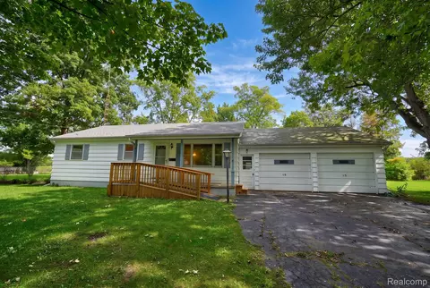 Exterior - 2003 Mackinaw Dr, Davison, MI 48423 photo 2 of 7
