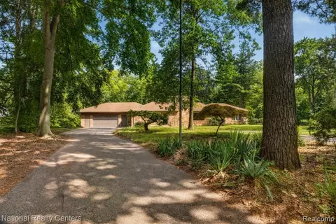 24644 Edgemont Dr, Southfield, MI 48033