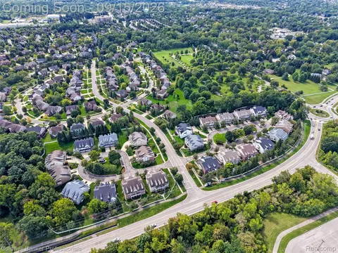 View/Area - 731 E Bluff Ct, Rochester Hills, MI 48307 photo 4 of 4