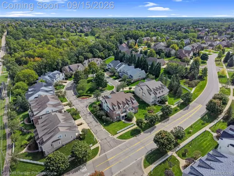 View/Area - 731 E Bluff Ct, Rochester Hills, MI 48307 photo 2 of 4