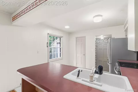 Kitchen - 3121 Kings Brook Dr, Mount Morris, MI 48433 photo 2 of 3