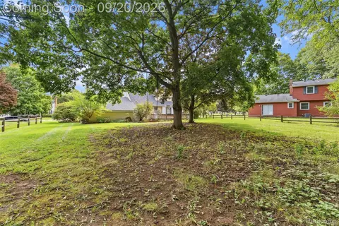 Exterior - 3121 Kings Brook Dr, Mount Morris, MI 48433 photo 4 of 8