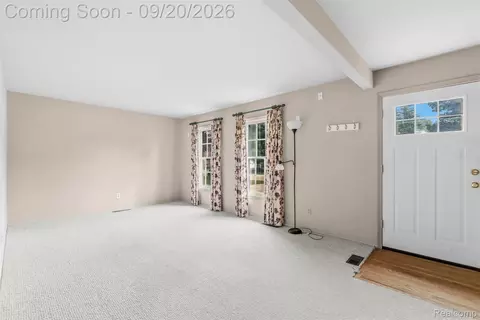 Living - 3121 Kings Brook Dr, Mount Morris, MI 48433 photo 1 of 5
