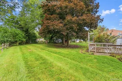 Exterior - 3121 Kings Brook Dr, Mount Morris, MI 48433 photo 5 of 8