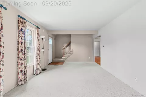 Living - 3121 Kings Brook Dr, Mount Morris, MI 48433 photo 3 of 5