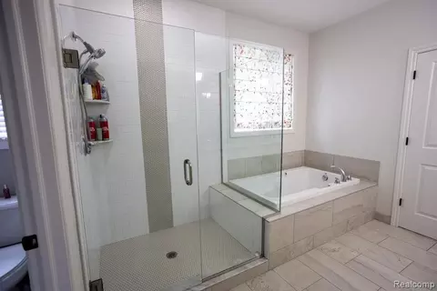 Bath - 49389 Monarch Dr, Macomb, MI 48044 photo 5 of 7