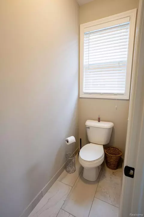 Bath - 49389 Monarch Dr, Macomb, MI 48044 photo 6 of 7