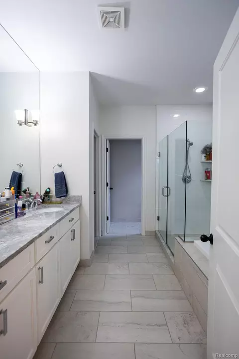 Bath - 49389 Monarch Dr, Macomb, MI 48044 photo 3 of 7