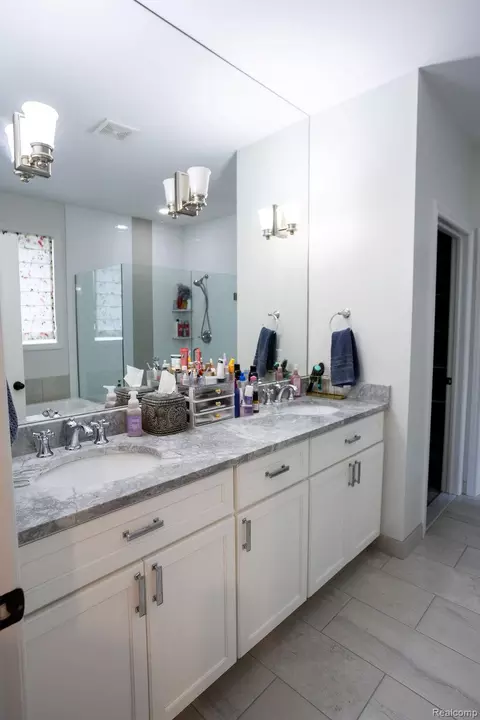 Bath - 49389 Monarch Dr, Macomb, MI 48044 photo 4 of 7