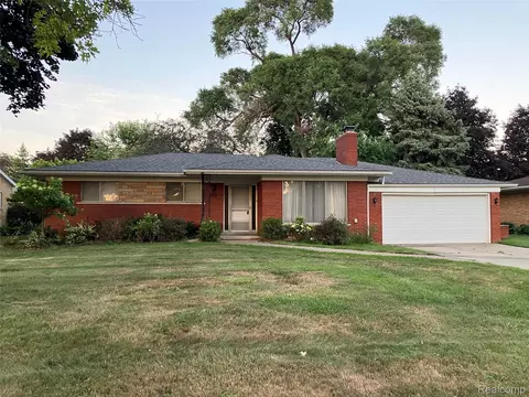 37054 Maas Dr, Sterling Heights, MI 48312
