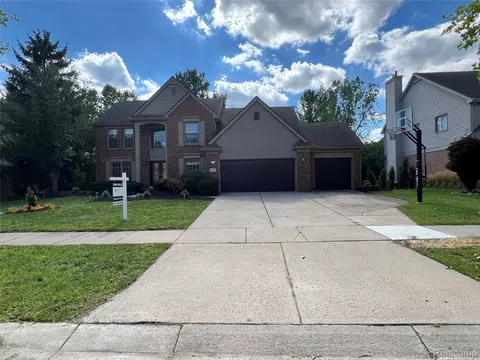 45475 Irvine Dr, Novi, MI 48374