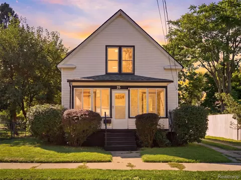 25 Lincoln St, Pontiac, MI 48341