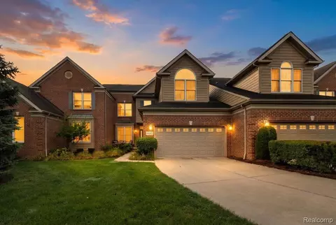 44665 N Broadmoor Cir N #137, Northville, MI 48168
