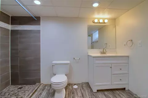 Bath - 17084 Stricker Ave, Eastpointe, MI 48021 photo 2 of 2